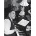 Le pianiste de jazz Fats Waller jouant au piano