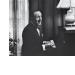 Vladimir Horowitz assis au piano dans sa maison de New York
